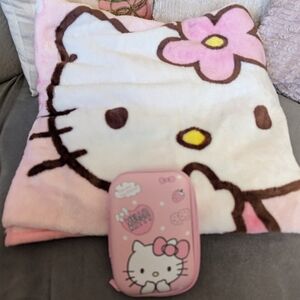 Hello Kitty Pink Soft Blanket Throw With Portable Charger Case